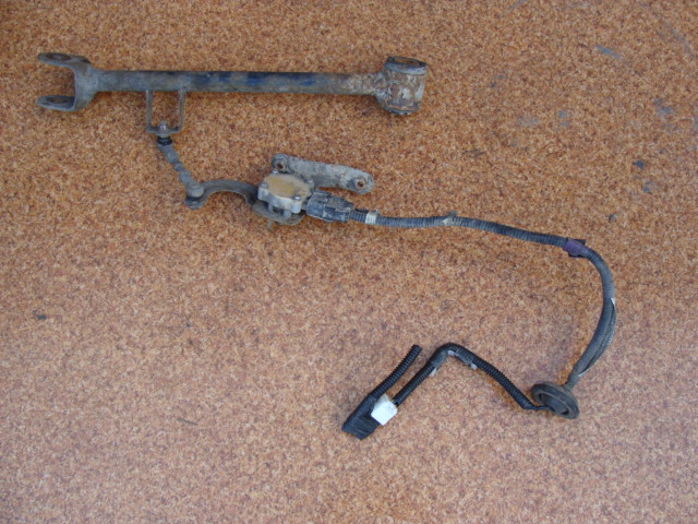 фото №1, Lexus rx 300 05r датчик рівня ксенон задня