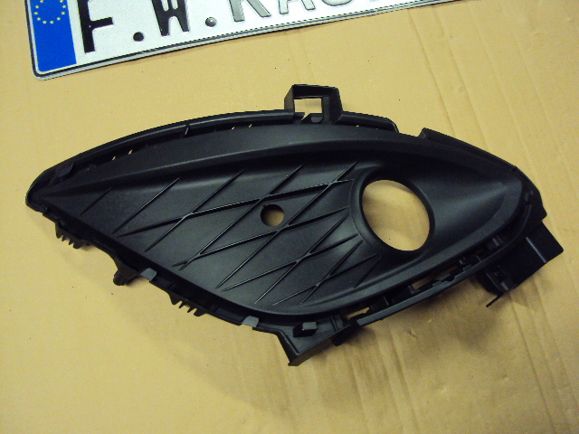 фото №1, Решётка бампера правая mazda 5 2010-