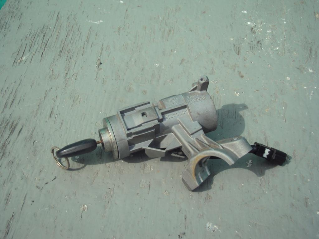 фото №1, Toyota yaris i замок зажигания ключ 450200d01