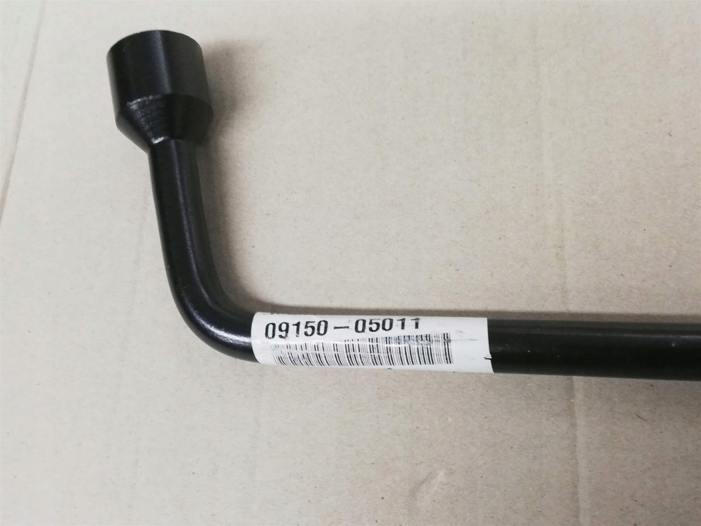 фото №3, Toyota lexus ключ 21 do колеса