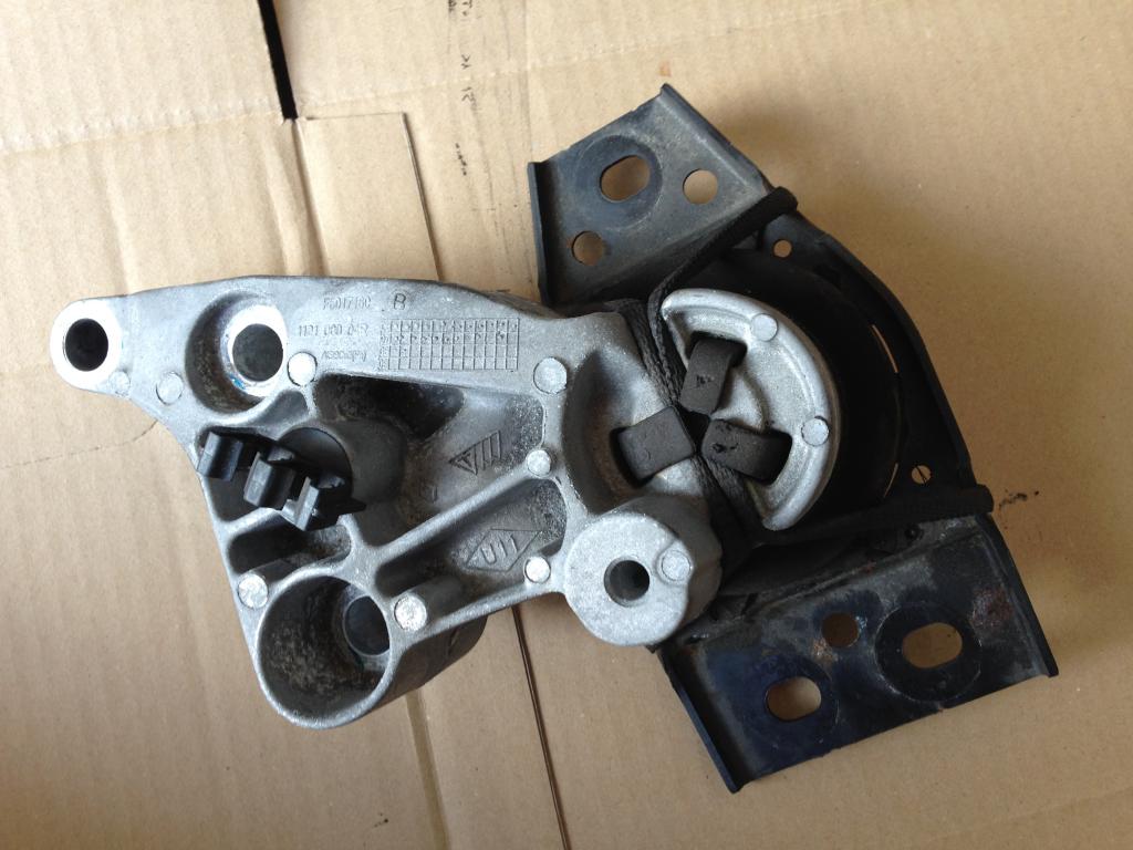 фото №1, Кронштейн подушка двигуна laguna iii 2.0 dci