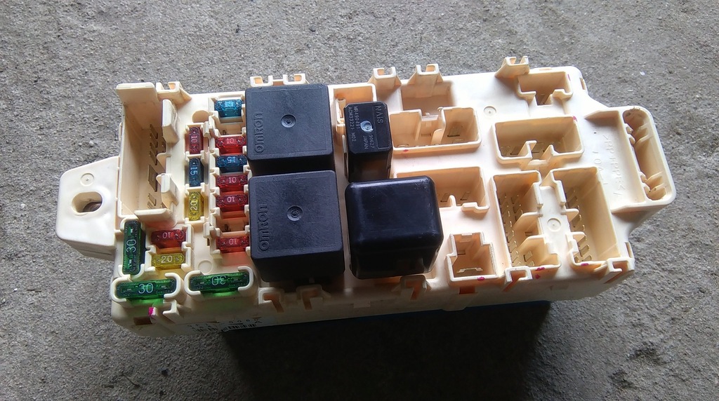 фото №1, Mitsubishi space runner 2.4 gdi корпус запобіжник