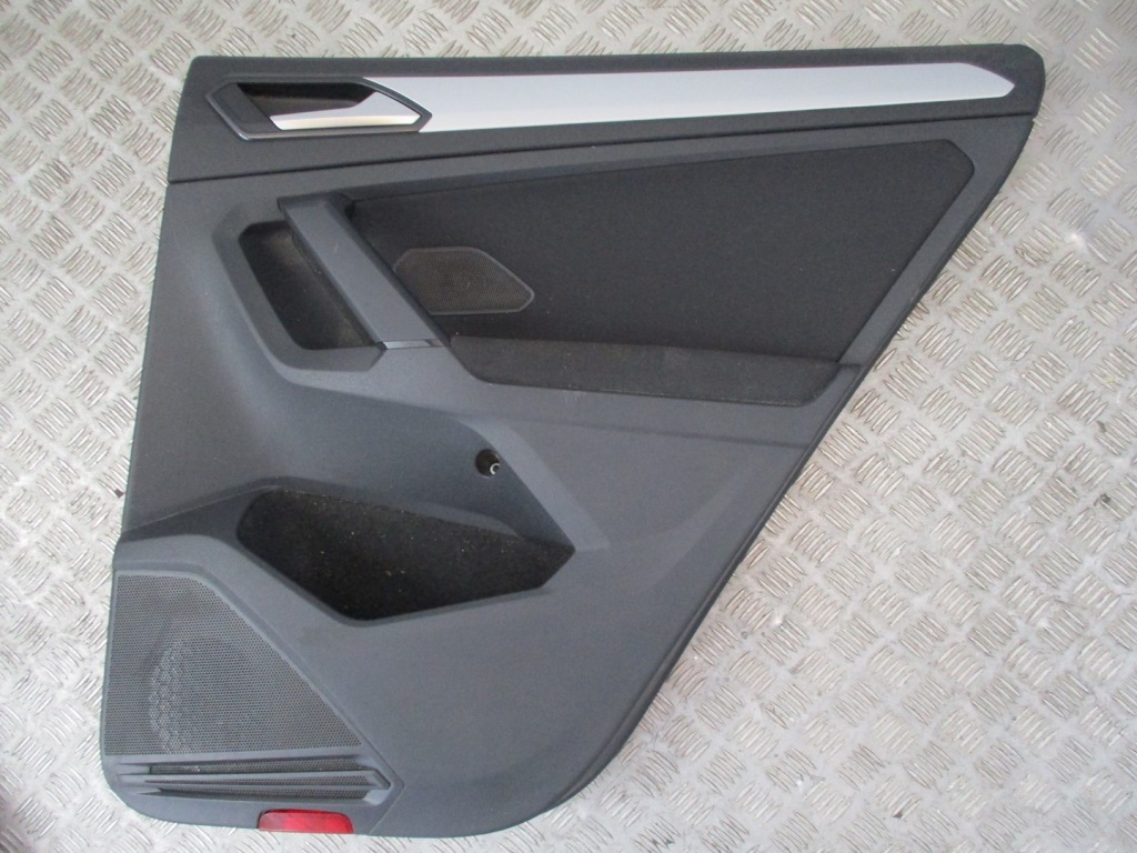 фото №4, Обивка дверь vw tiguan 5na 17r задняя