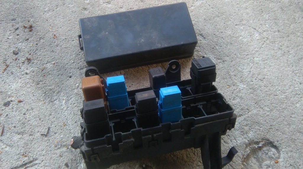 фото №1, Nissan primera p11 1.6 b корпус запобіжників