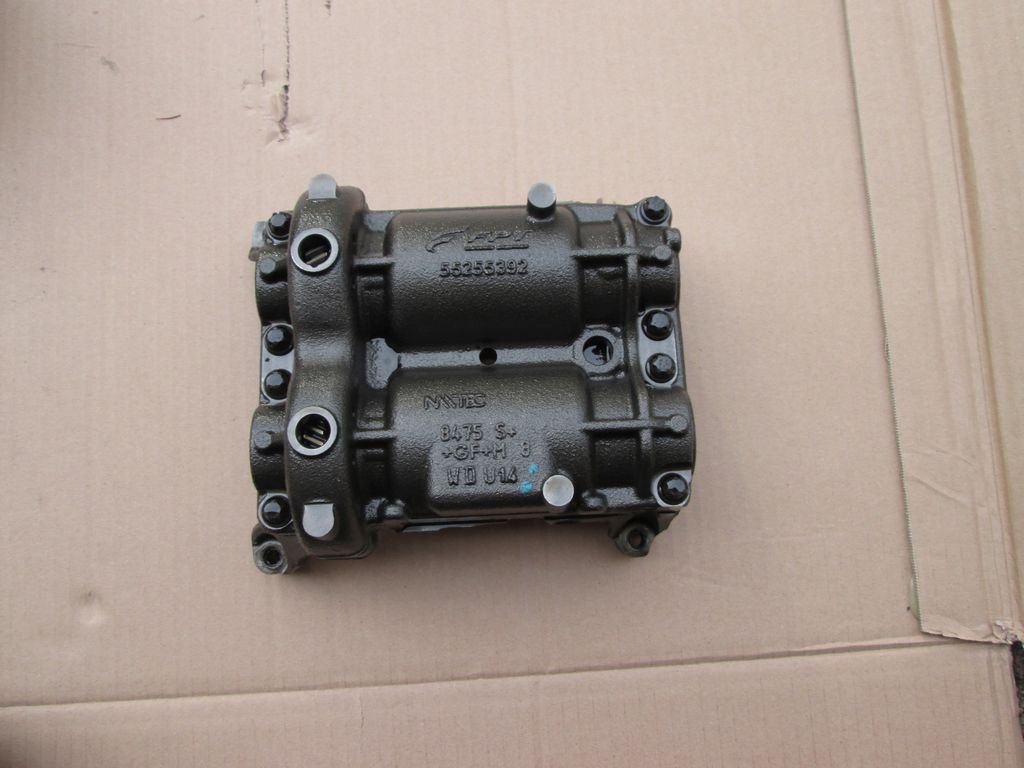 фото №1, Насос оливи двигун 2,0 di jeep cherokee 2014 15