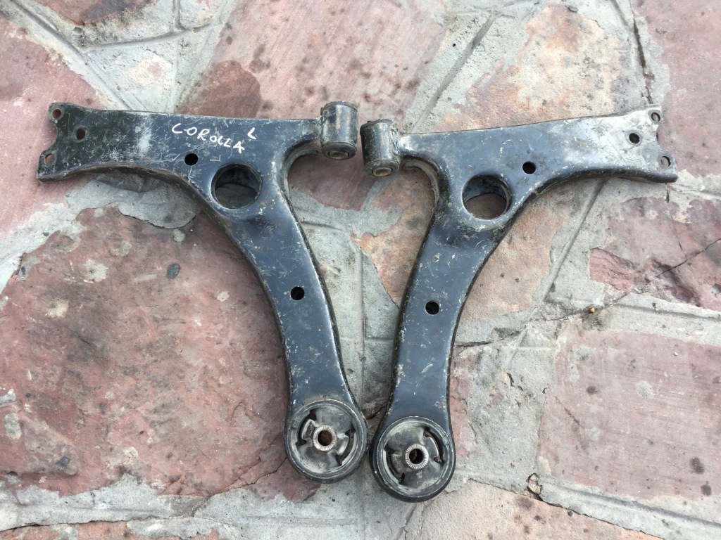 фото №1, Toyota corolla verso рычаг правый перед