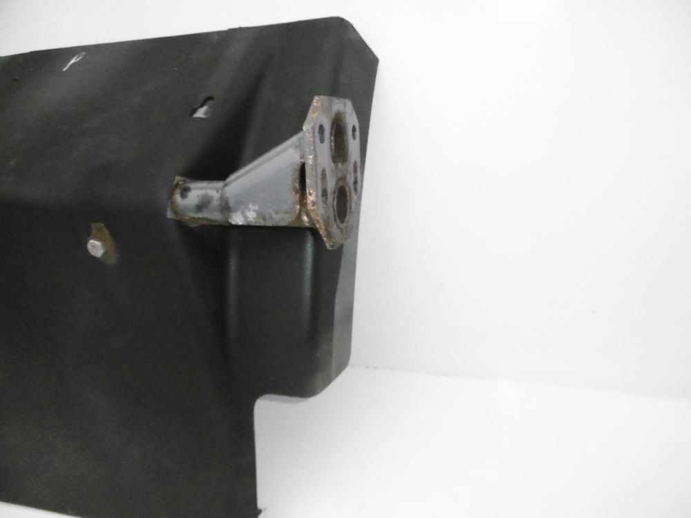 фото №3, Підкрилок кронштейн правий перед magnum