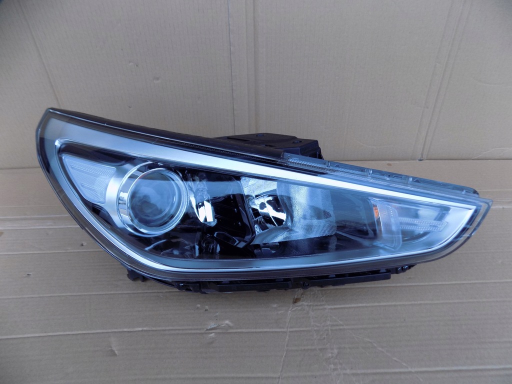 фото №1, Hyundai i30 лампа перед правая