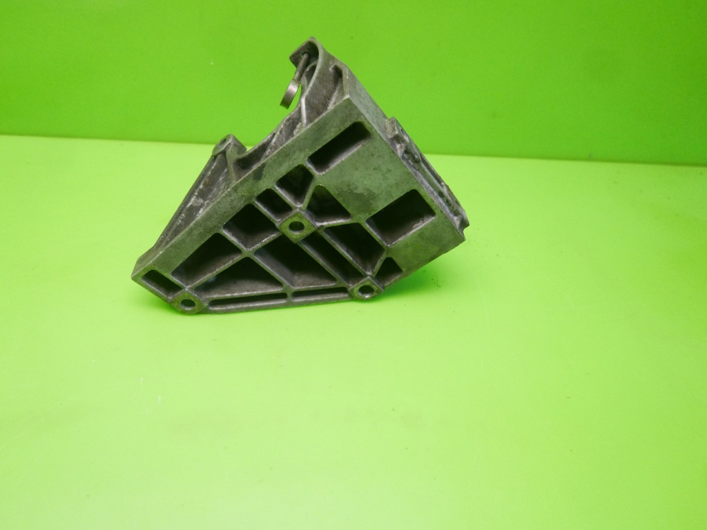 Кронштейн кронштейн генератора renault scenic 1 1.6 8v в Украине