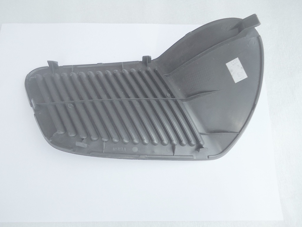 фото №2, Toyota yaris 2009r заглушка багажника