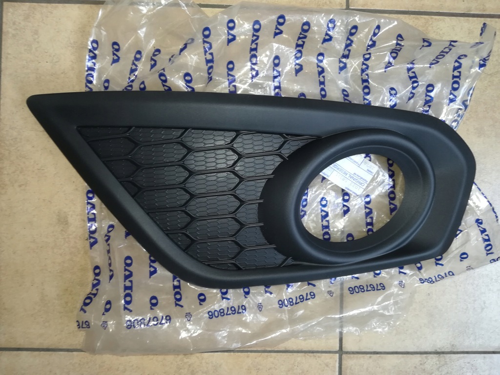 фото №1, Volvo c30 c-30 решітка заглушка rh lift протитуманна фара led