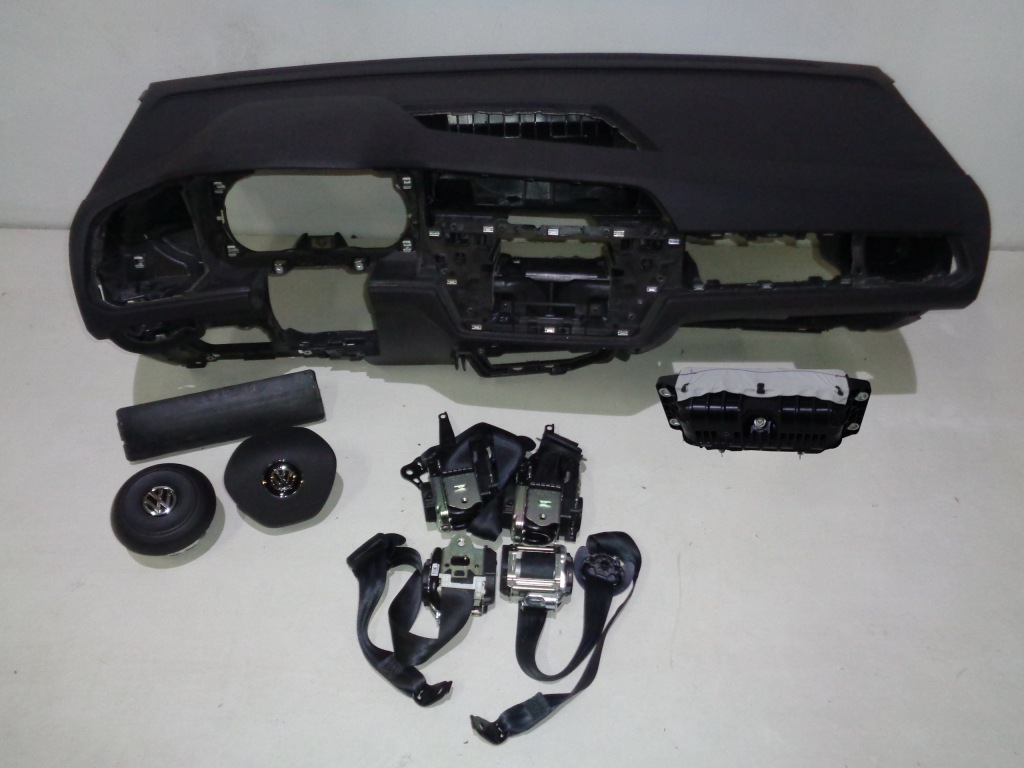 фото №1, Volkswagen touran 5t vw панель приладів подушка безпеки ремені комплект