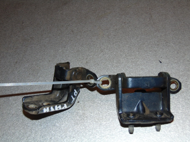 фото №1, Pathfinder r51 navara d40 петля дверь правый задняя