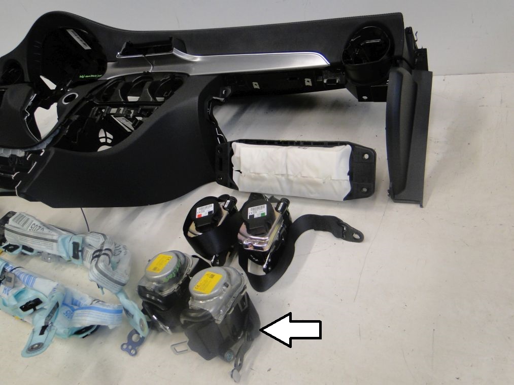 фото №1, Mercedes c klasa w205 ремни pas правый левый задние