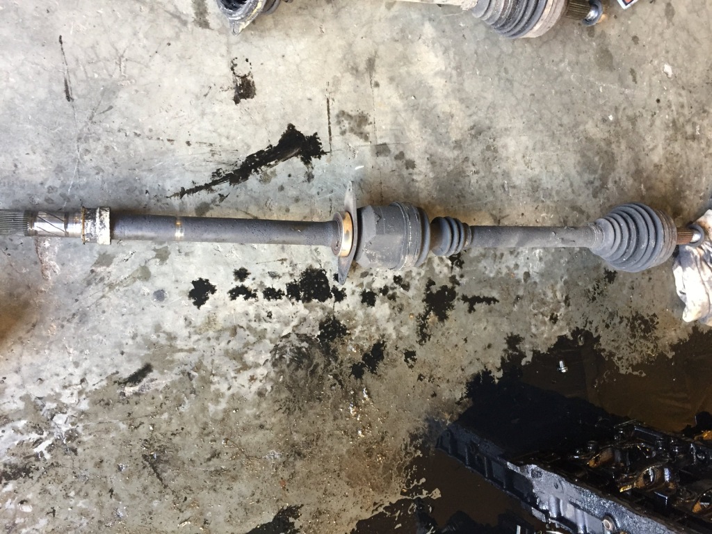 Купити Trafic vivaro primastar 2.5dci привідний вал правий перед