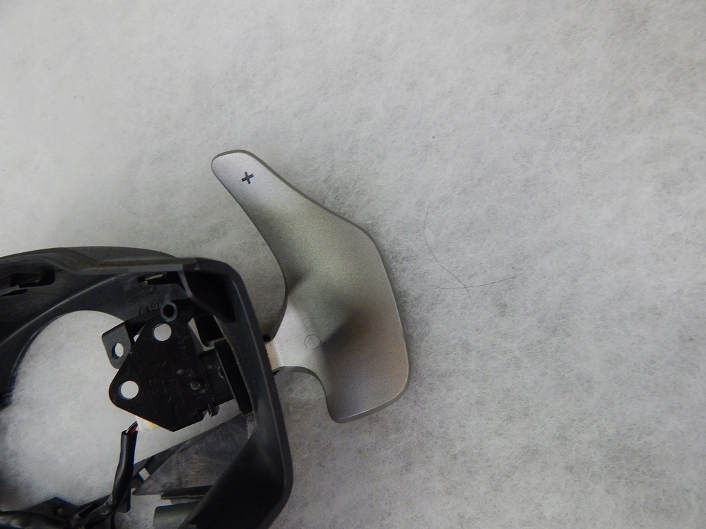 фото №6, Toyota auris - пелюстки перемикання керма + корпус