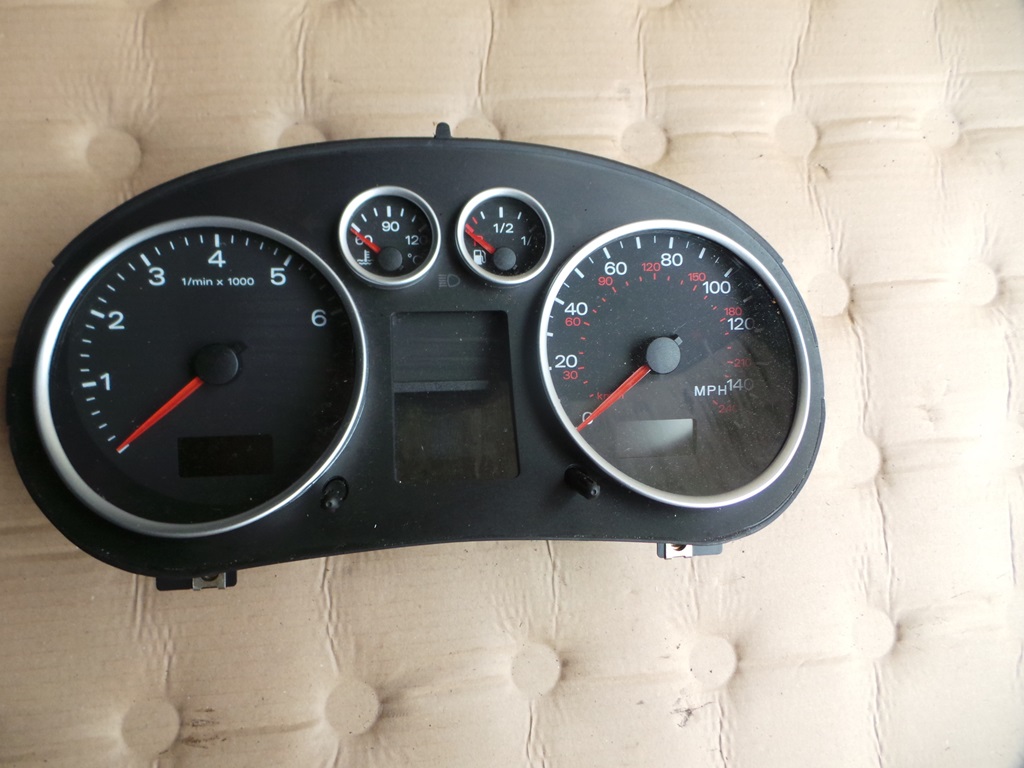 Приборы панель audi a2 1.6b 8z0920950p uk. Оригинал