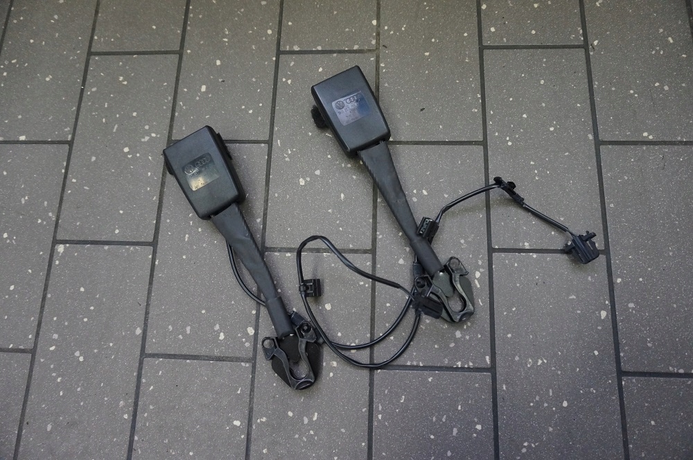 фото №1, Кліпса поперечина правий перед audi a6 c7 a7 8k0857755f