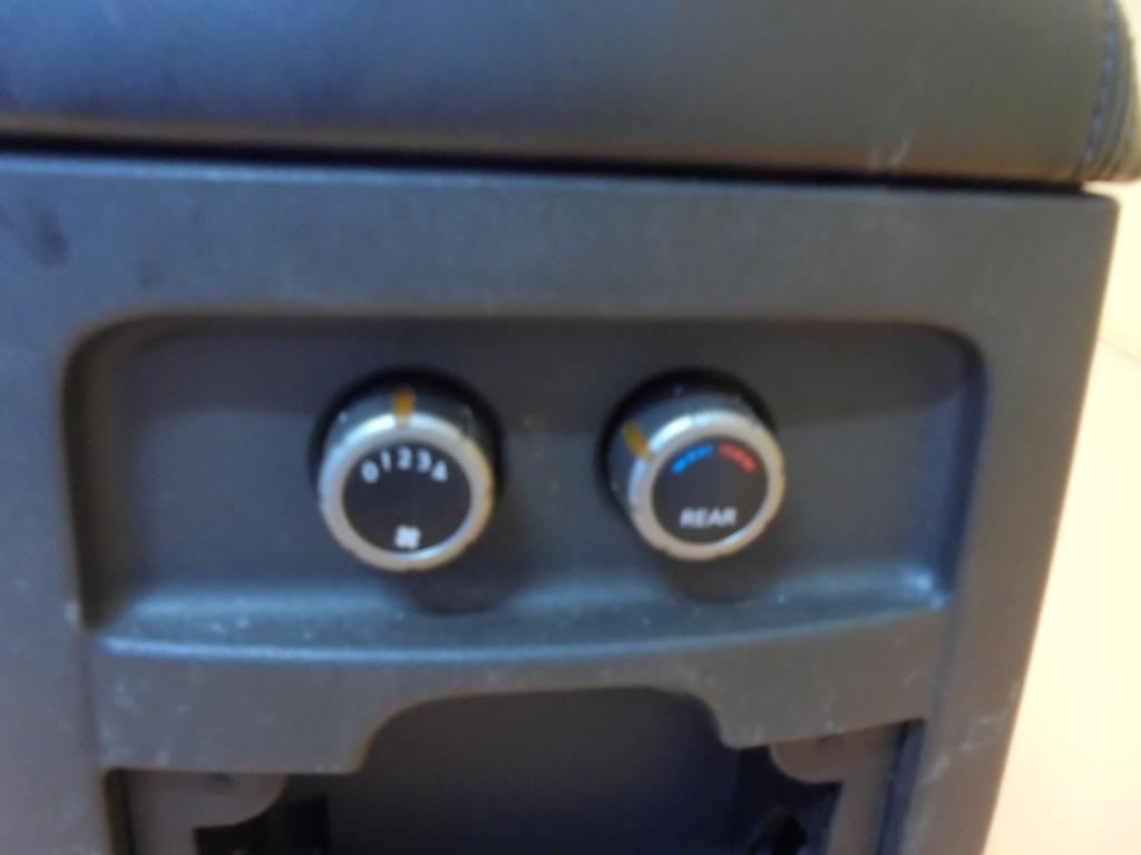 фото №1, Nissan pathfinder r51tunel средний подлокотник