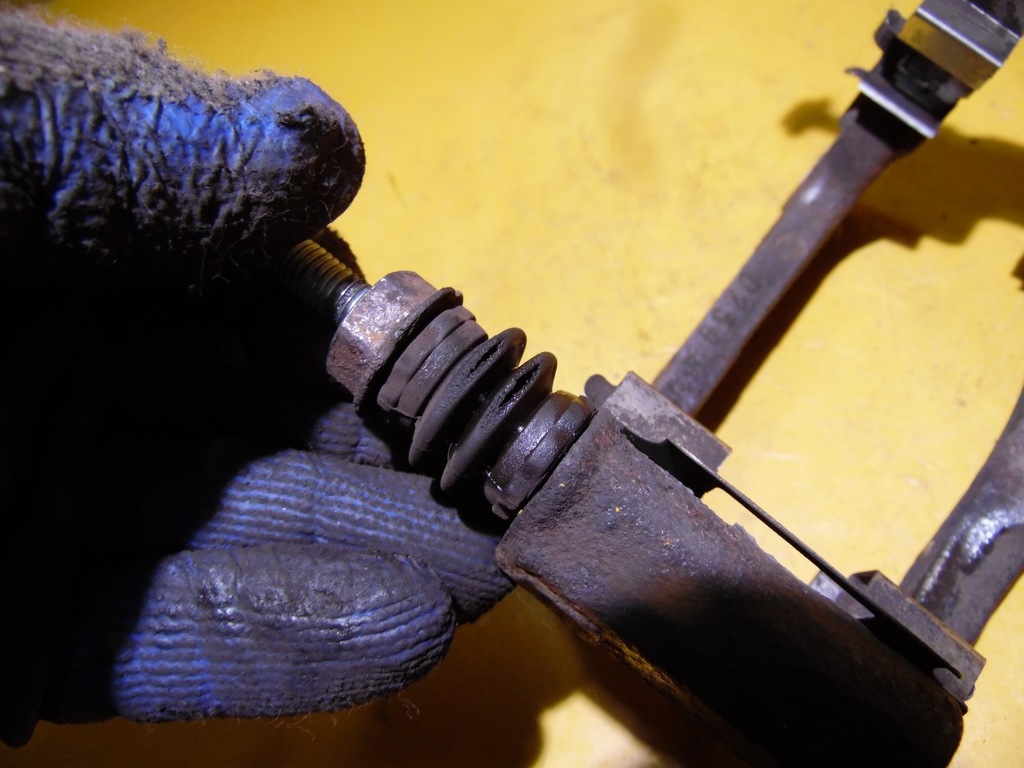 фото №8, Скоба супорт гальмівний правий задня a8 d3 03r