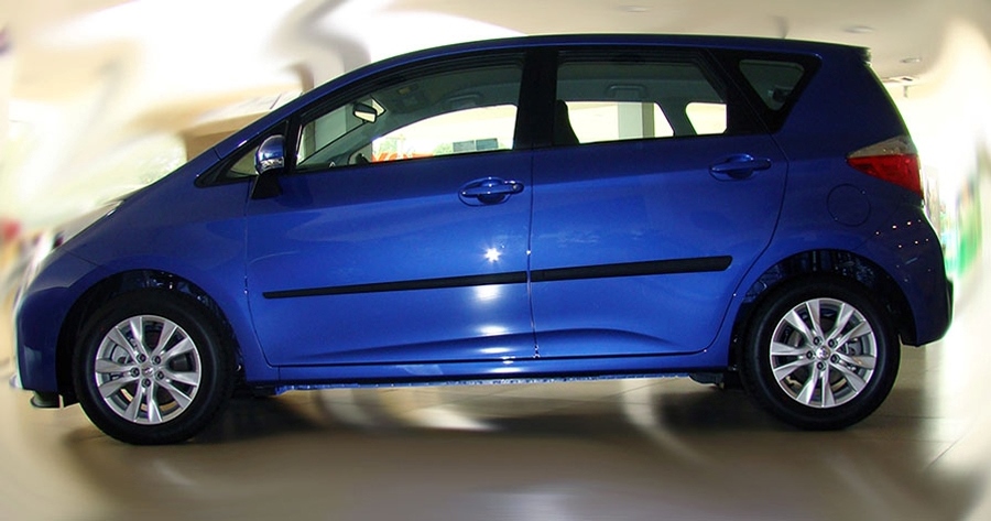 фото №2, Накладки боковой na дверь toyota verso s ractis 2011-