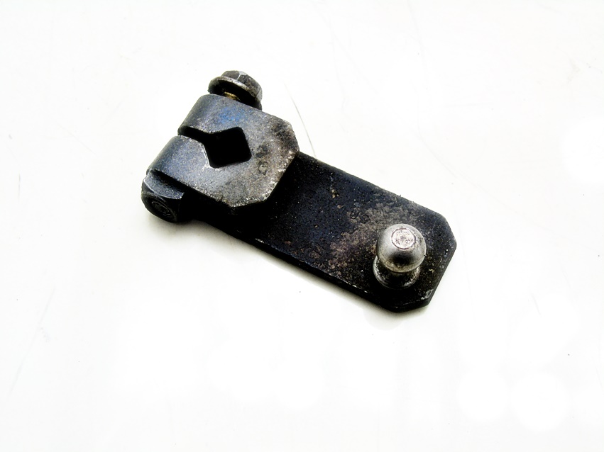 фото №1, Кронштейн коробки dwq ford 2.3 16v galaxy i passat b5