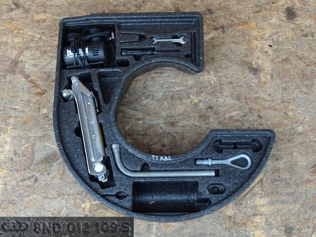 фото №1, Audi tt 8n r32 quattro вкладыш запаска домкрат ключ hak kpl 8n0012109s