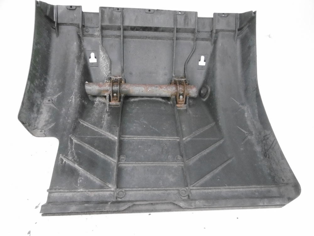 фото №5, Підкрилок кронштейн правий перед magnum