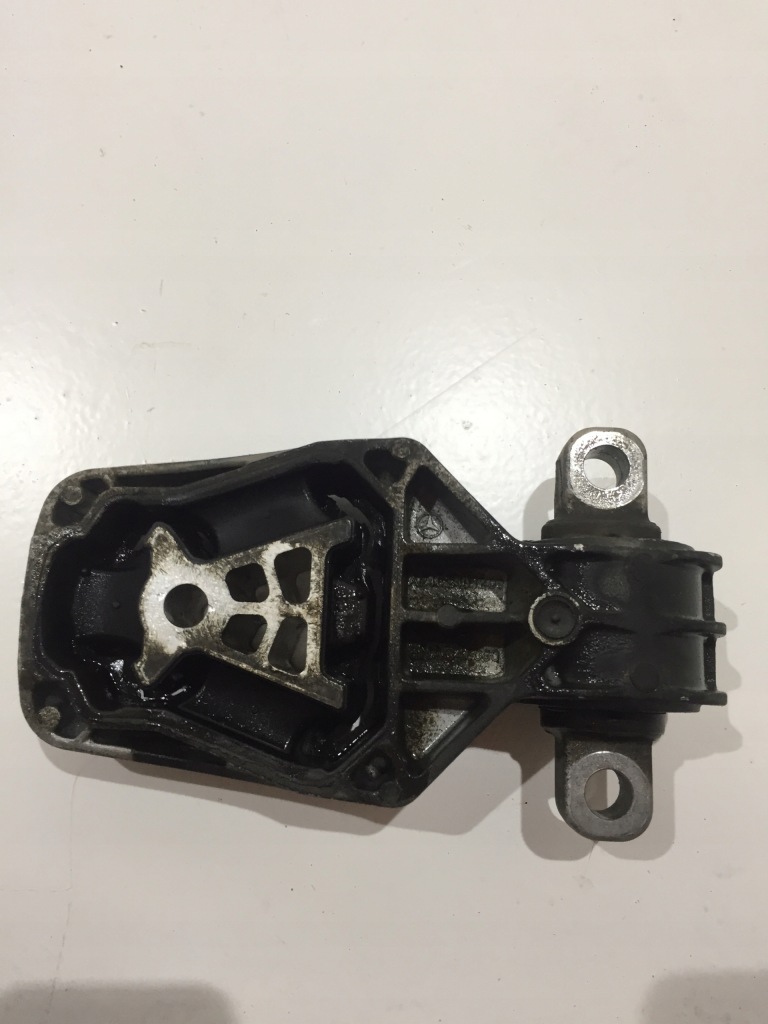 фото №1, Mercedes w176 кронштейн подушка двигателя a2462401209