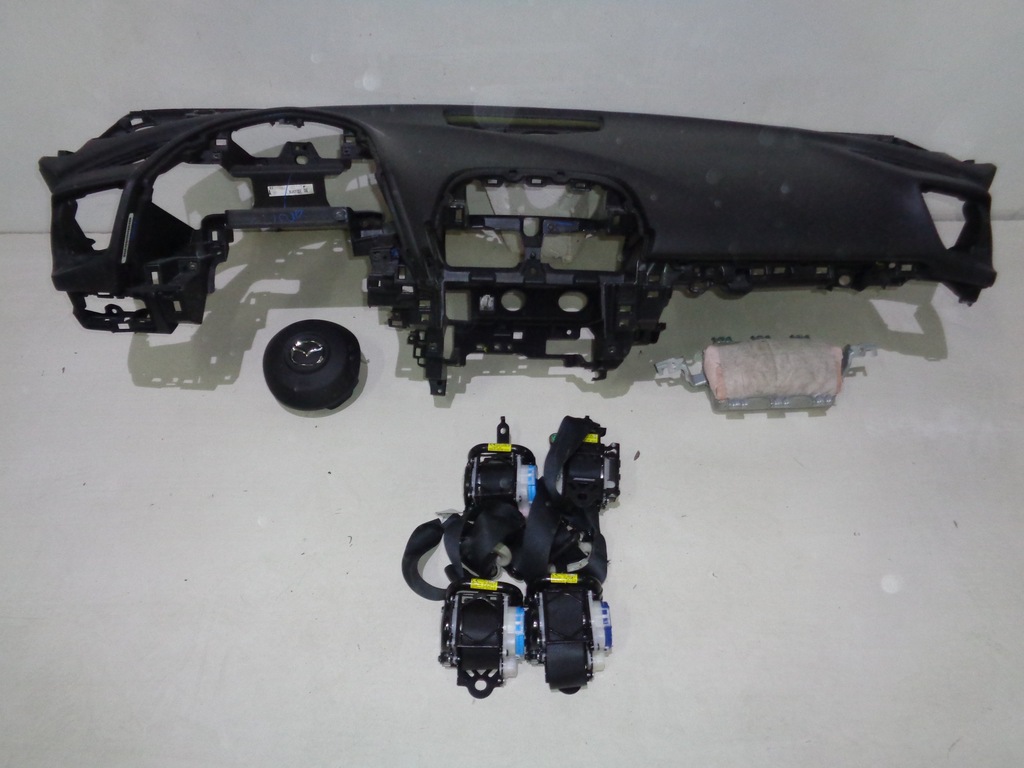 фото №1, Mazda 3 панель приладів консоль панель приладів подушка безпеки ремені комплект