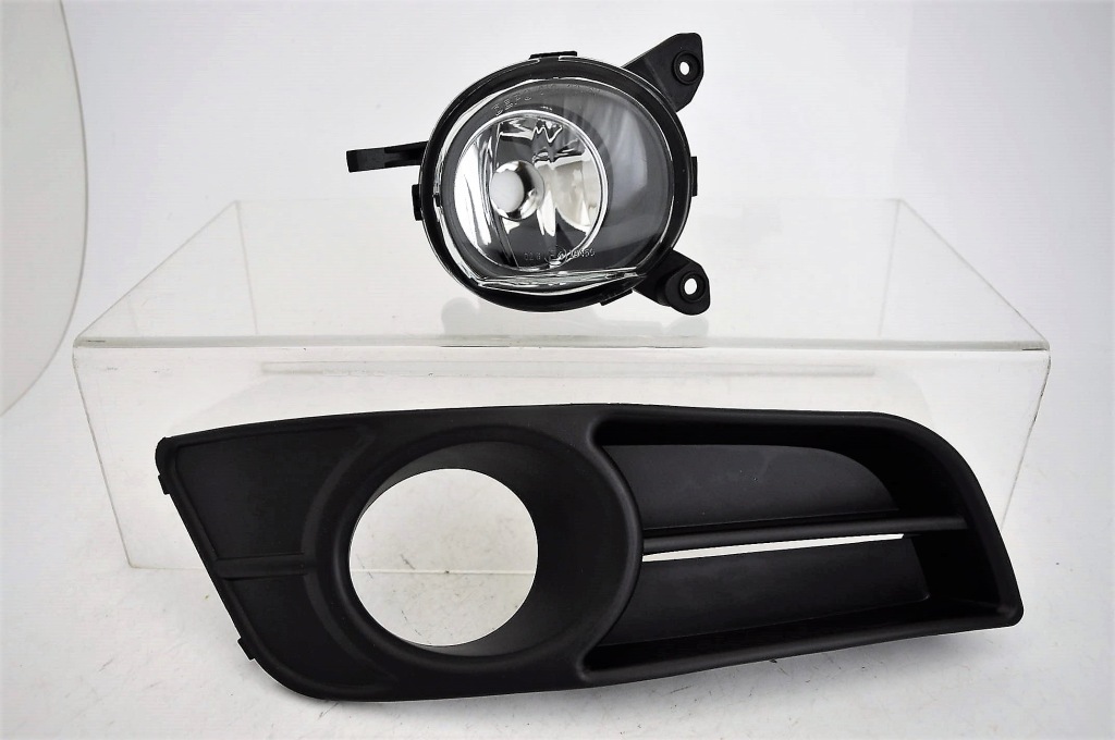 фото №2, Toyota corolla e12 hb 04-07 противотуманная фара правый