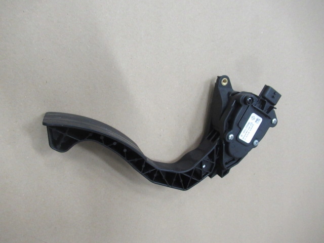 фото №1, Dacia sandero ii 2 lift педаль газу 180022703r