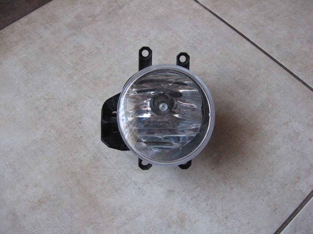 фото №1, L - p противотуманная фара - toyota auris - yaris iii - avensis