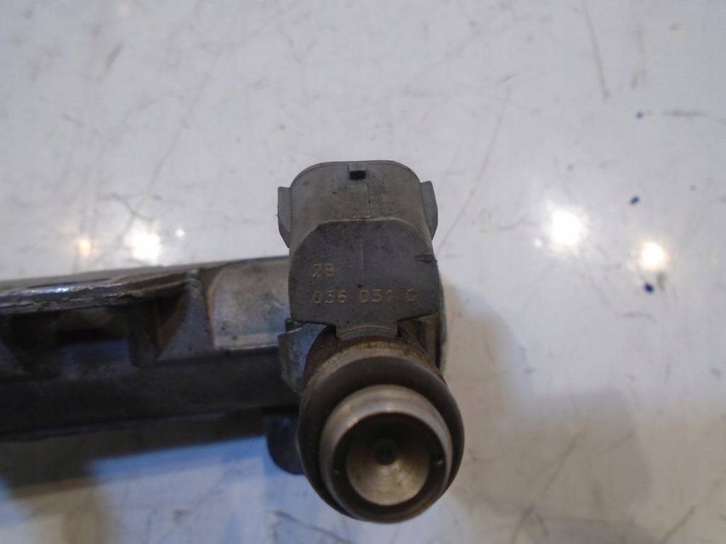 фото №6, Молдинг впрыскная seat ibiza ii fl 036133319aa