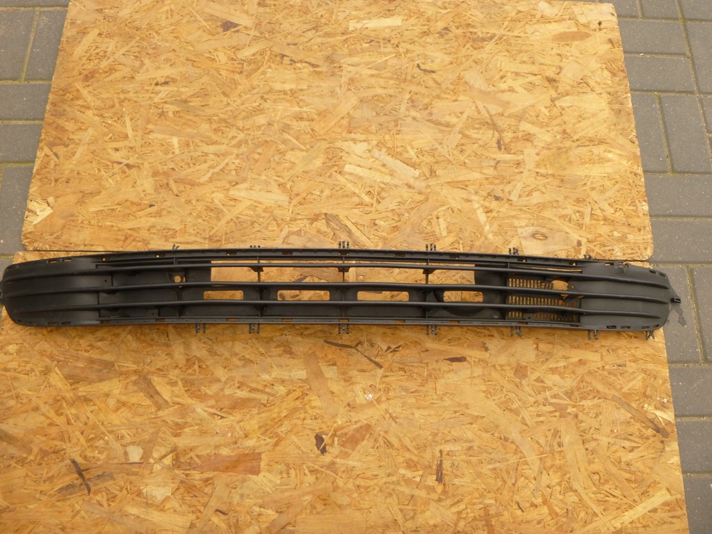 фото №1, Corsa c combo решётка средняя бампер перед